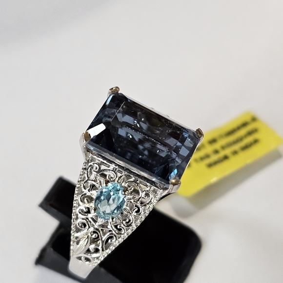 Natural London Blue Topaz Ring With Neon Apatite Accent Stones Size 9.5 - Picture 8 of 8